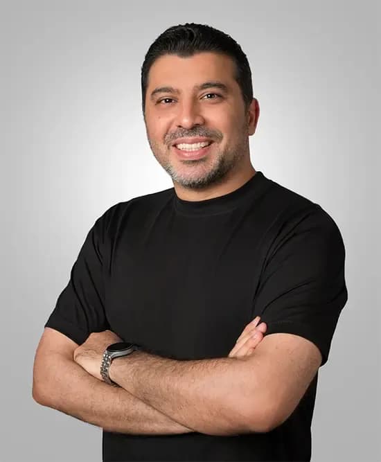 Porträt von Adam, Senior 3D-Designer und Rendering-Experte bei Visual Conversion