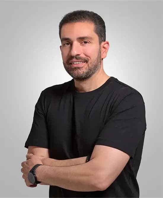 Porträt von Elias, Geschäftsführer und Senior Art Director bei Visual Conversion